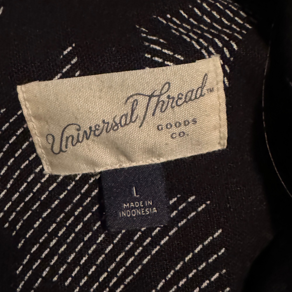 Universal Thread women’s camp shirt - Picture 3 of 5